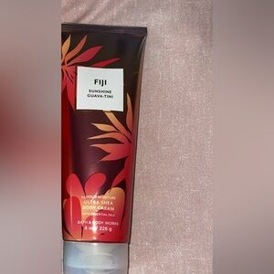 Bath & Body works: Fiji sunshine guava-tini body cream
